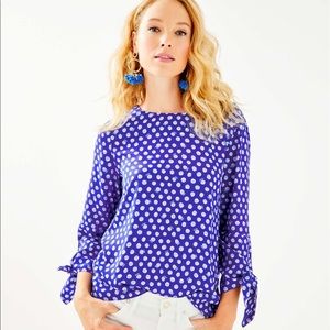 EUC Lilly Pulitzer Langston Top in Size L Blue Dots